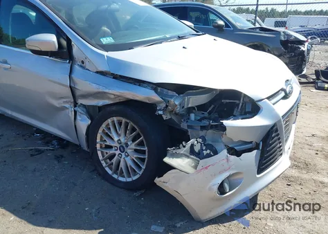 2014 Ford Focus Titanium из США, поврежденный, VIN 1FADP3J29EL240156